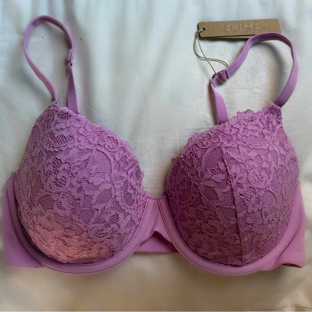 New with tags. SKIMS Pink Lace T-Shirt Bra - 34 C